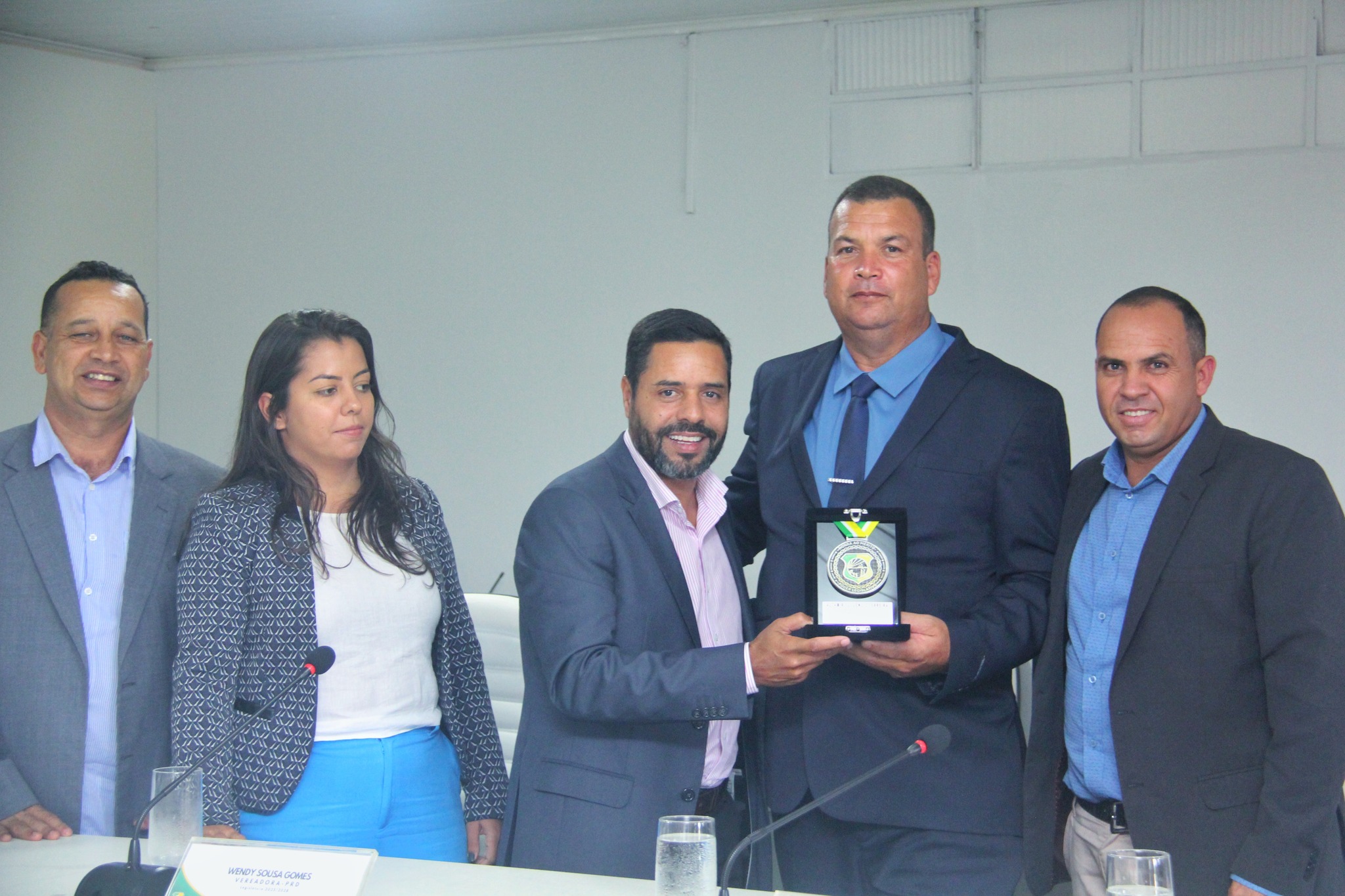 Sessão solene marca a posse do suplente Pezão na Câmara Municipal