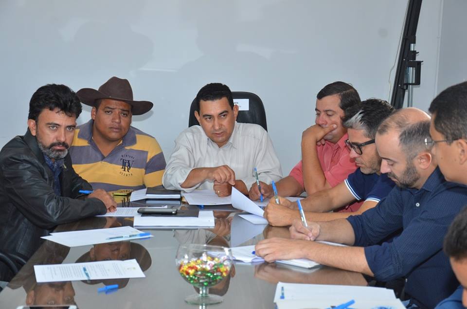 Vereadores e Prefeito discutem projeto de concessão e cobram mais eficiência da SANEAGO em Cocalzinho de Goiás.