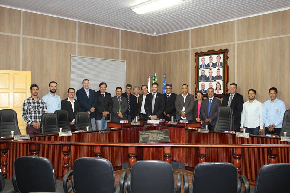 Vereadores de Cocalzinho acompanham sessão na Câmara de Corumbá de Goiás