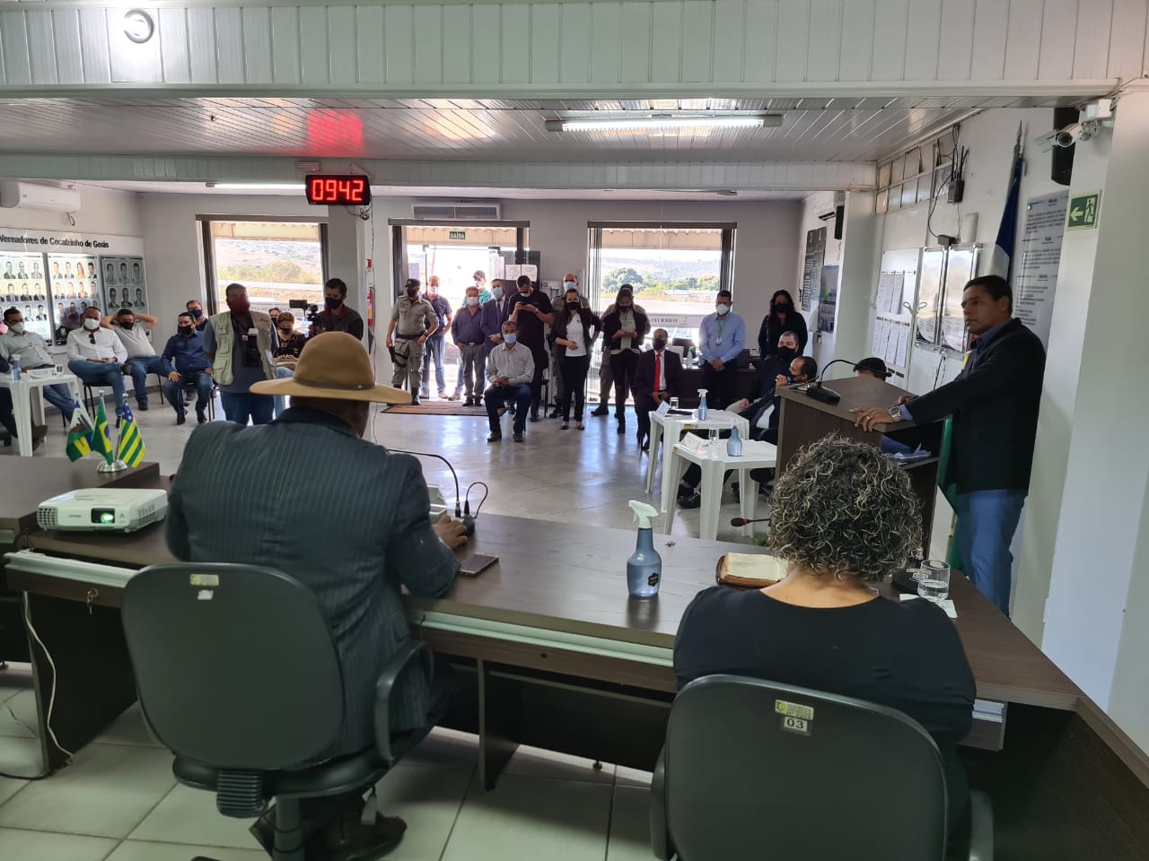 Câmara Municipal empossa o prefeito Alessandro Otone Barcelos