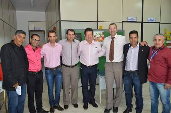 Cerimônia de entrega das autorizações para emissão e registros das escrituras de moradores que residem em áreas públicas do bairro Setor Oeste