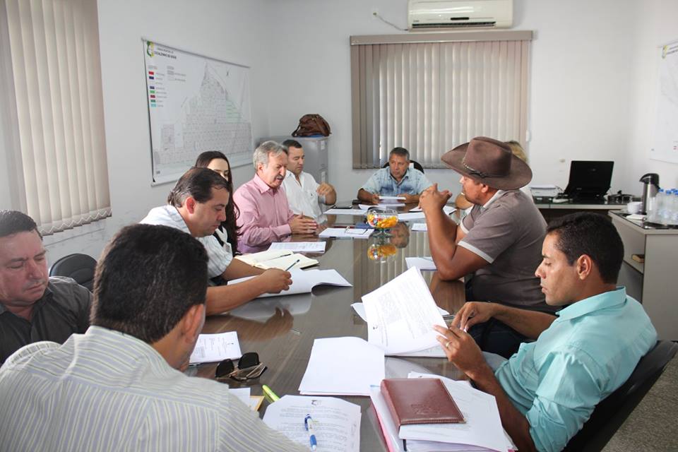 Vereadores discutem com representantes da SANEAGO, o projeto de Lei nº 006, e cobram melhorias no atendimento.