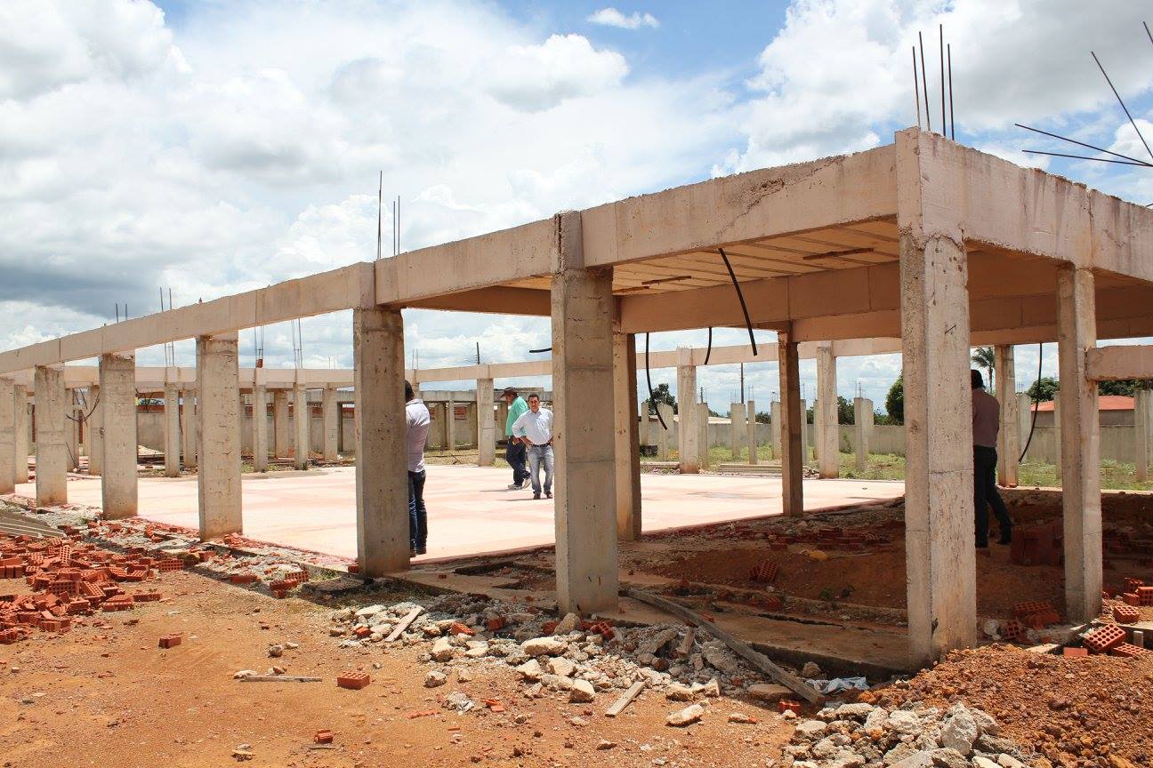 Vereadores vistoriam obra do Colégio Estadual em Girassol e pedem apoio de deputado para que a mesma seja retomada
