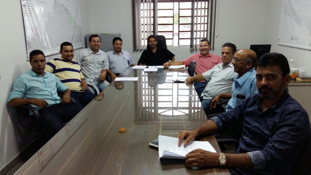 Em reunião com os demais vereadores, presidente confirma o encerramento da carreira política